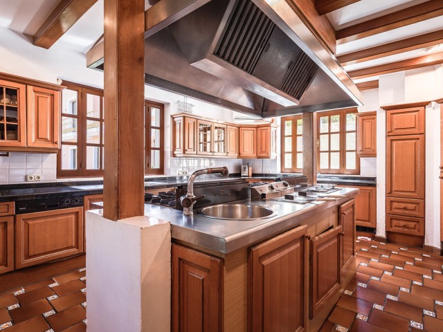 20 Bedrooms Villa in The Golden Mile