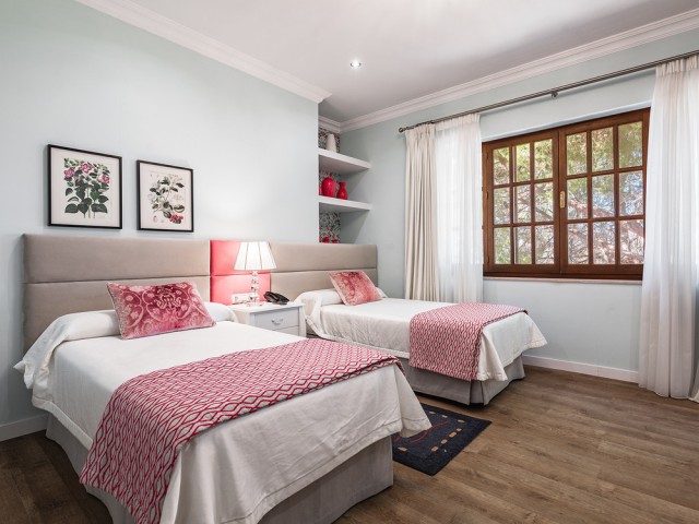 20 Bedrooms Villa in The Golden Mile