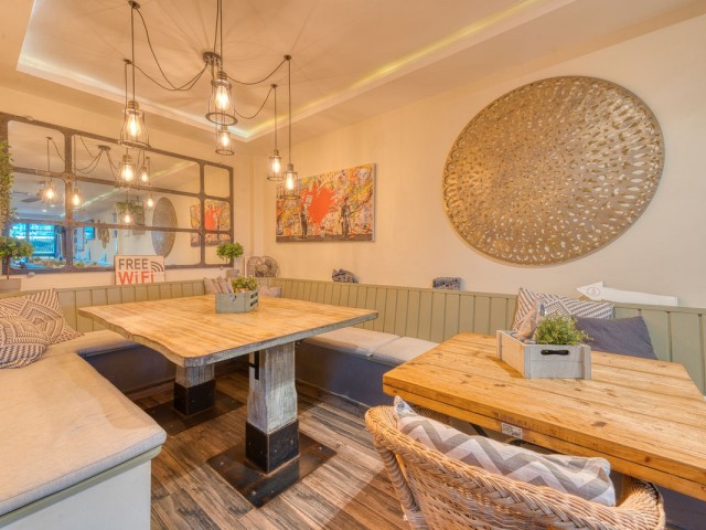 Commercial avec 0 Chambres  à San Pedro de Alcántara