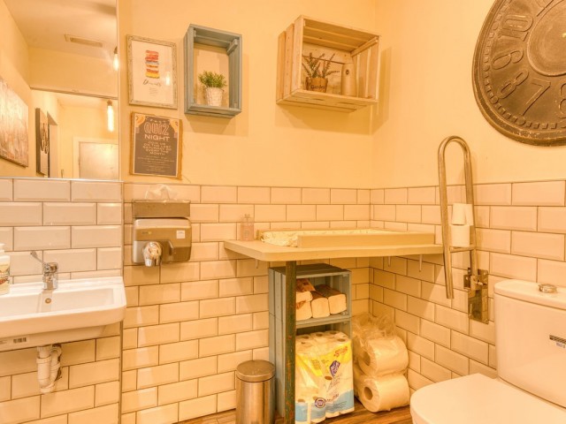 Commercial avec 0 Chambres  à San Pedro de Alcántara