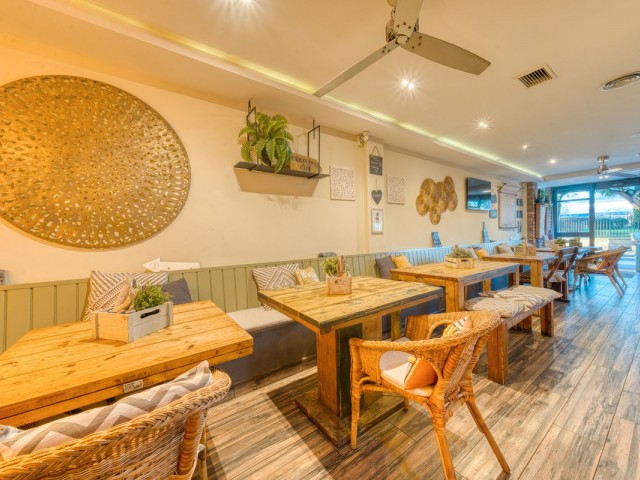 Commercial avec 0 Chambres  à San Pedro de Alcántara