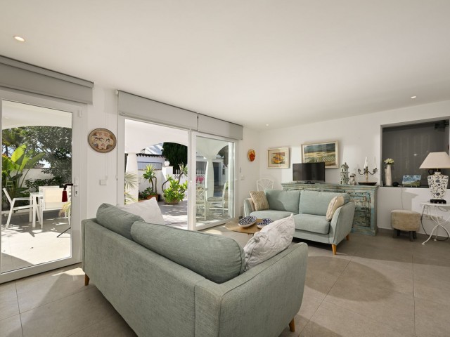 2 Bedrooms Villa in Marbesa