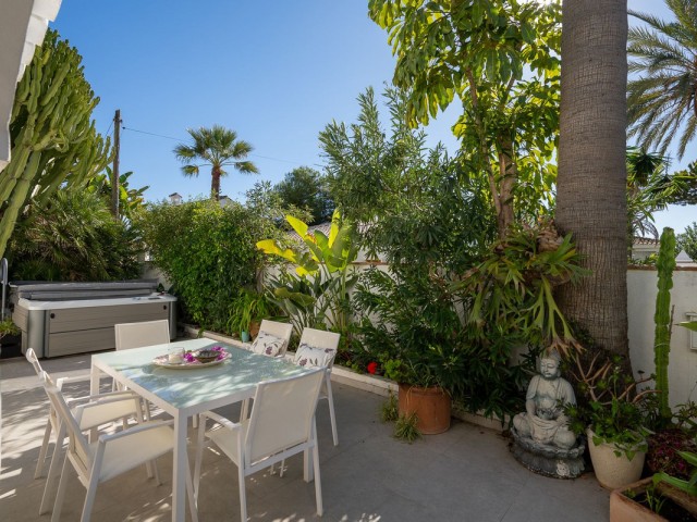 2 Bedrooms Villa in Marbesa