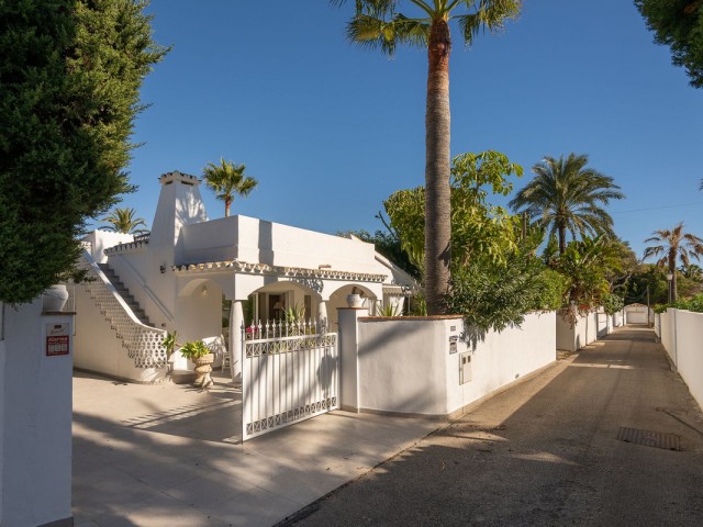 2 Bedrooms Villa in Marbesa