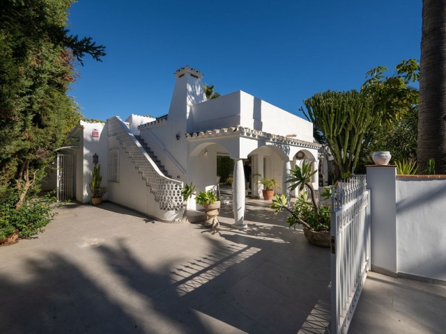 2 Bedrooms Villa in Marbesa