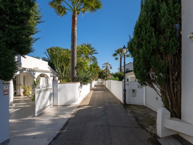 2 Bedrooms Villa in Marbesa