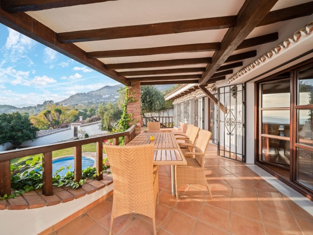 4 Bedrooms Villa in Mijas
