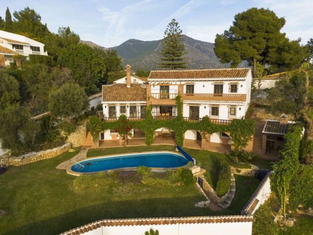 4 Bedrooms Villa in Mijas