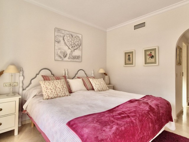 2 Bedrooms Apartment in Nueva Andalucía