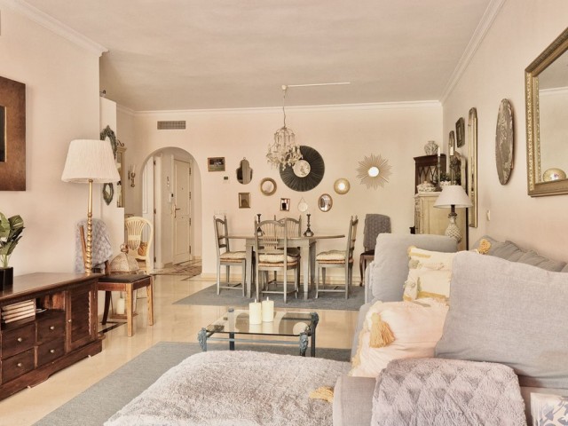 2 Bedrooms Apartment in Nueva Andalucía