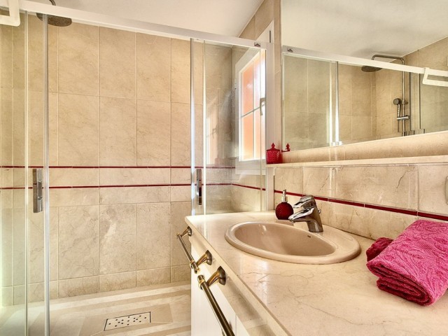 2 Bedrooms Apartment in Nueva Andalucía