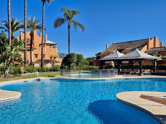 2 Bedrooms Apartment in Nueva Andalucía