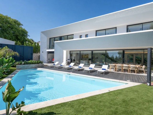 Villa, Artola, R5251600