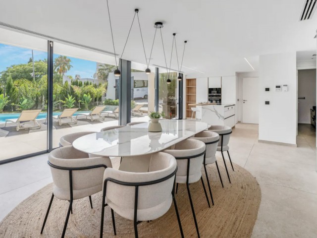 4 Sovrums Villa i Artola