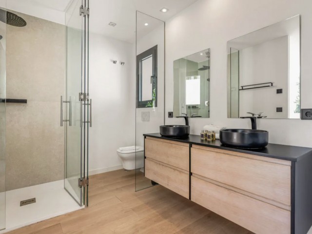 4 Sovrums Villa i Artola