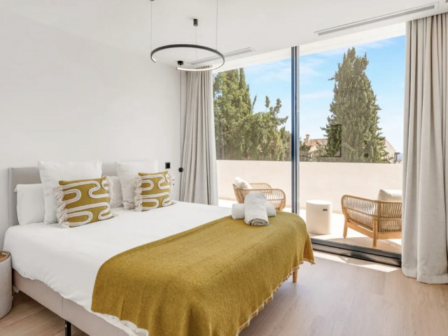 Villa con 4 Dormitorios  en Cabopino
