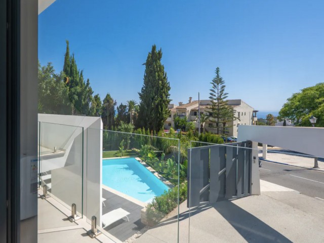 Villa con 4 Dormitorios  en Cabopino