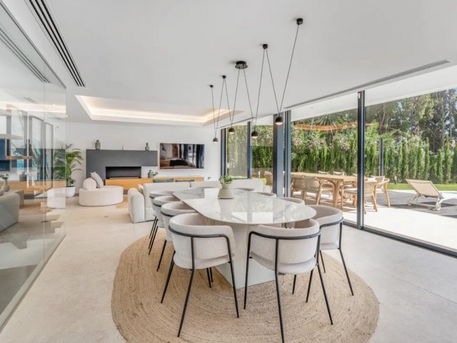 Villa con 4 Dormitorios  en Cabopino