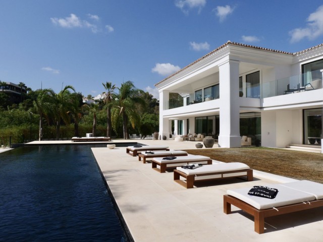 7 Bedrooms Villa in Benahavís
