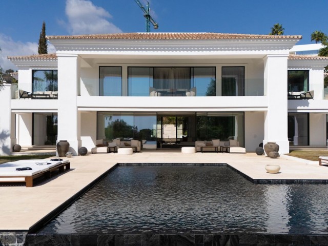 7 Bedrooms Villa in Benahavís