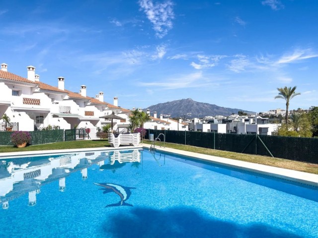 Maison mitoyenne avec 3 Chambres  à Estepona