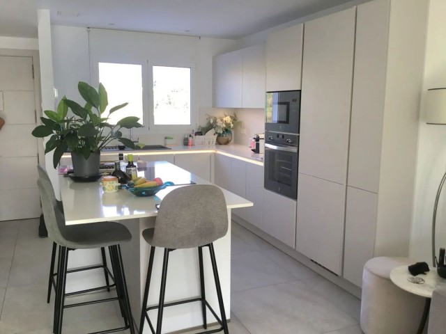 Maison mitoyenne avec 3 Chambres  à Estepona