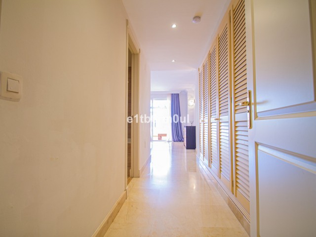 2 Bedrooms Apartment in Nueva Andalucía