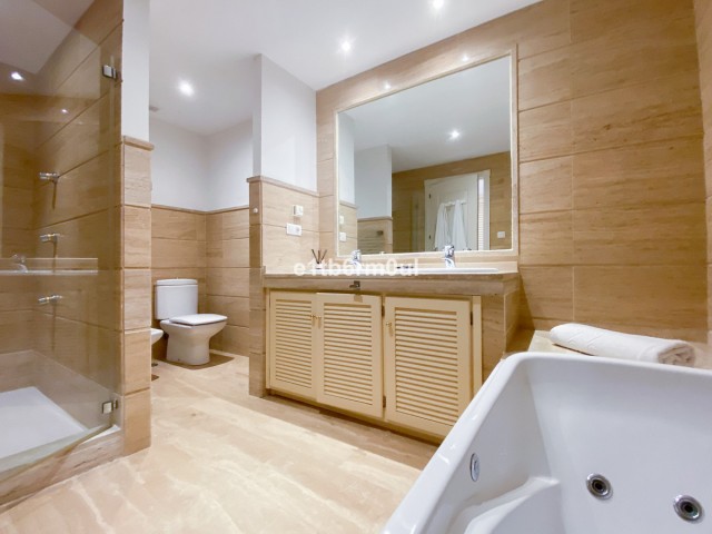 2 Bedrooms Apartment in Nueva Andalucía