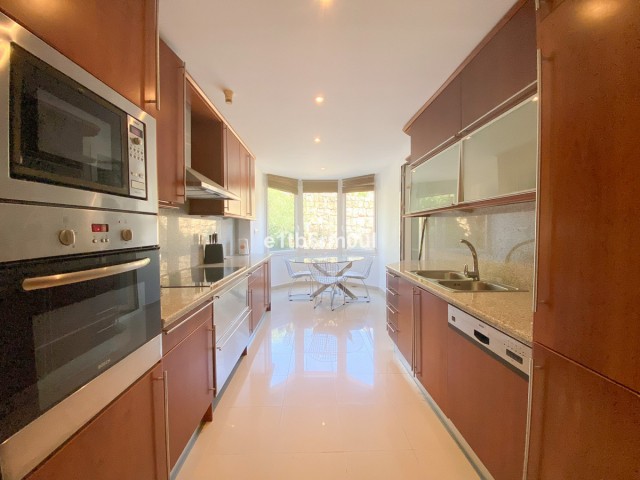 2 Bedrooms Apartment in Nueva Andalucía