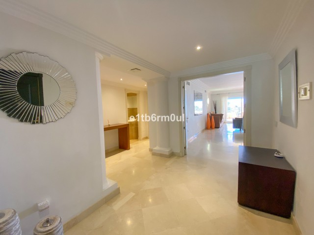 2 Bedrooms Apartment in Nueva Andalucía
