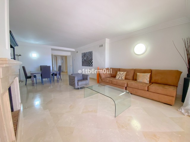 2 Bedrooms Apartment in Nueva Andalucía