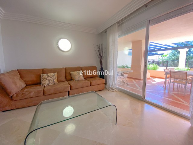 2 Bedrooms Apartment in Nueva Andalucía