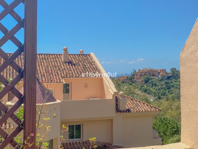 2 Bedrooms Apartment in Nueva Andalucía