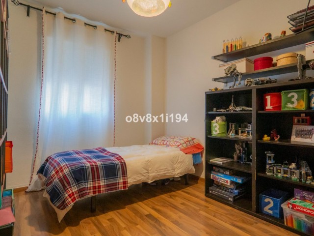 Apartamento con 4 Dormitorios  en Málaga