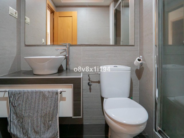 Apartamento con 4 Dormitorios  en Málaga