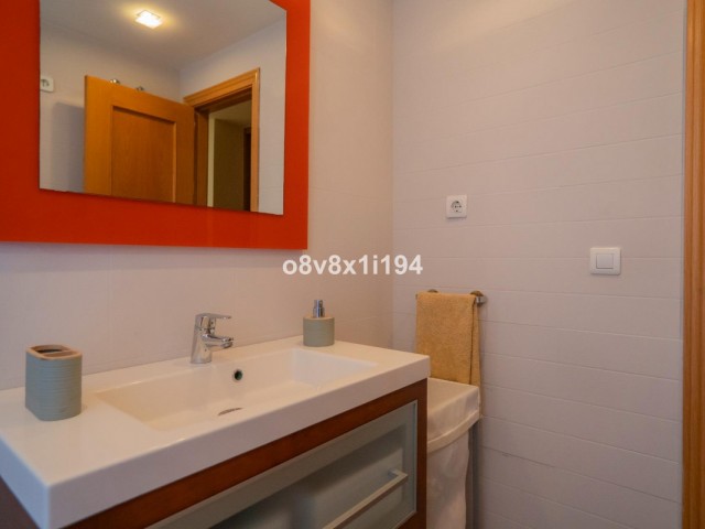 Apartamento con 4 Dormitorios  en Málaga