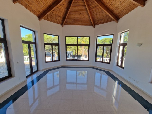 4 Bedrooms Villa in Sotogrande Alto