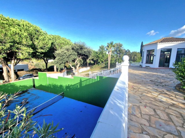 4 Bedrooms Villa in Sotogrande Alto