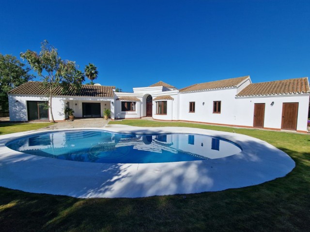 4 Bedrooms Villa in Sotogrande Alto