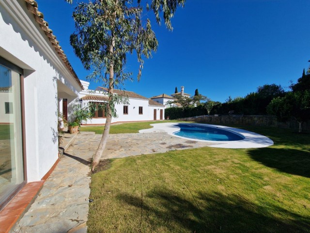 4 Bedrooms Villa in Sotogrande Alto