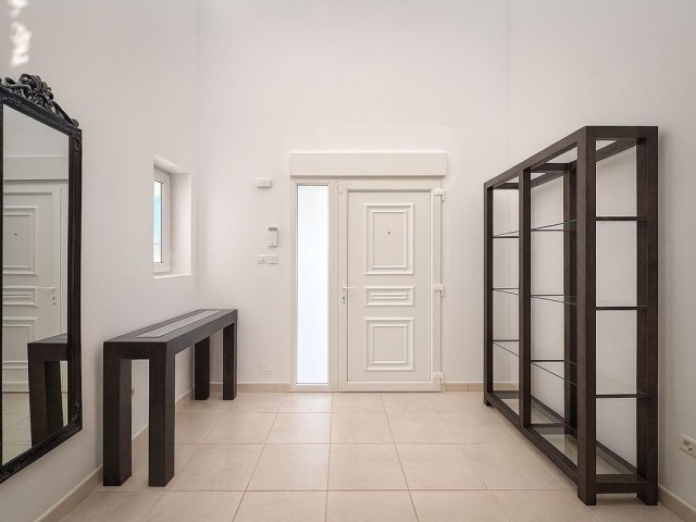 Villa con 4 Dormitorios  en Cerros del Aguila