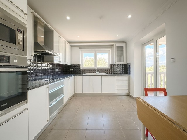 Villa con 4 Dormitorios  en Cerros del Aguila