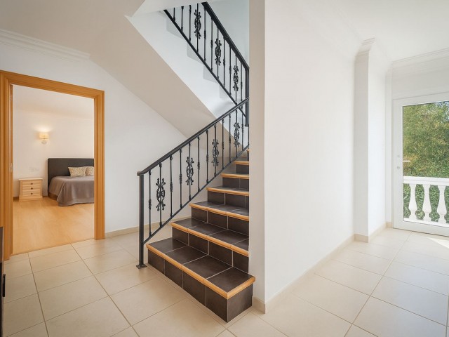 Villa con 4 Dormitorios  en Cerros del Aguila