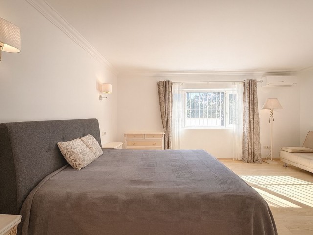 Villa con 4 Dormitorios  en Cerros del Aguila