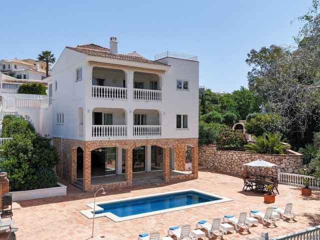 4 Makuuhuoneen Huvila Cerros del Aguila