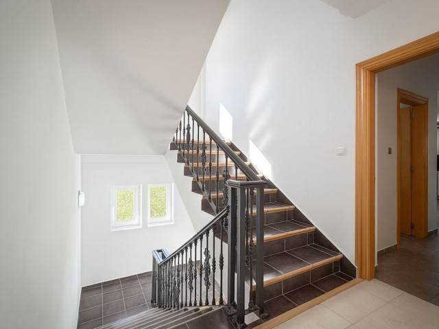 4 Makuuhuoneen Huvila Cerros del Aguila