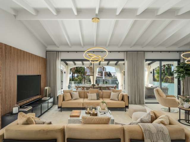 5 Bedrooms Villa in The Golden Mile