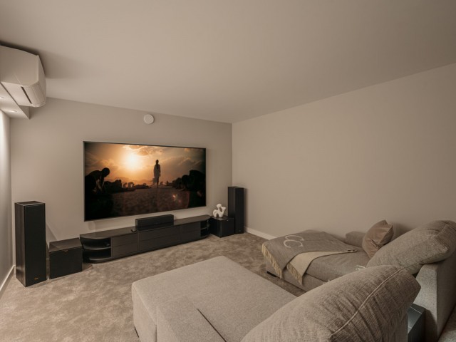 5 Bedrooms Villa in The Golden Mile