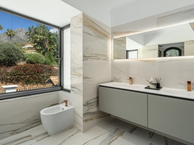 5 Bedrooms Villa in The Golden Mile