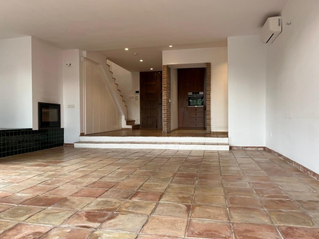 Villa, Nagüeles, R5252347